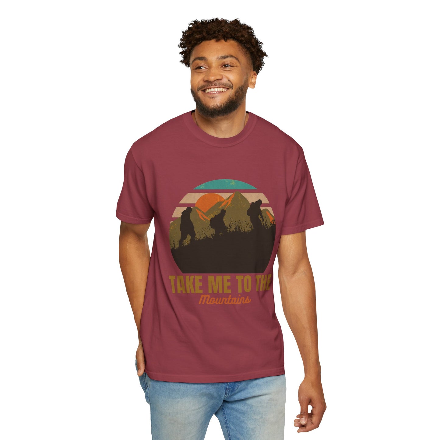 Camiseta unisex teñida con prenda "Llévame a las montañas" 