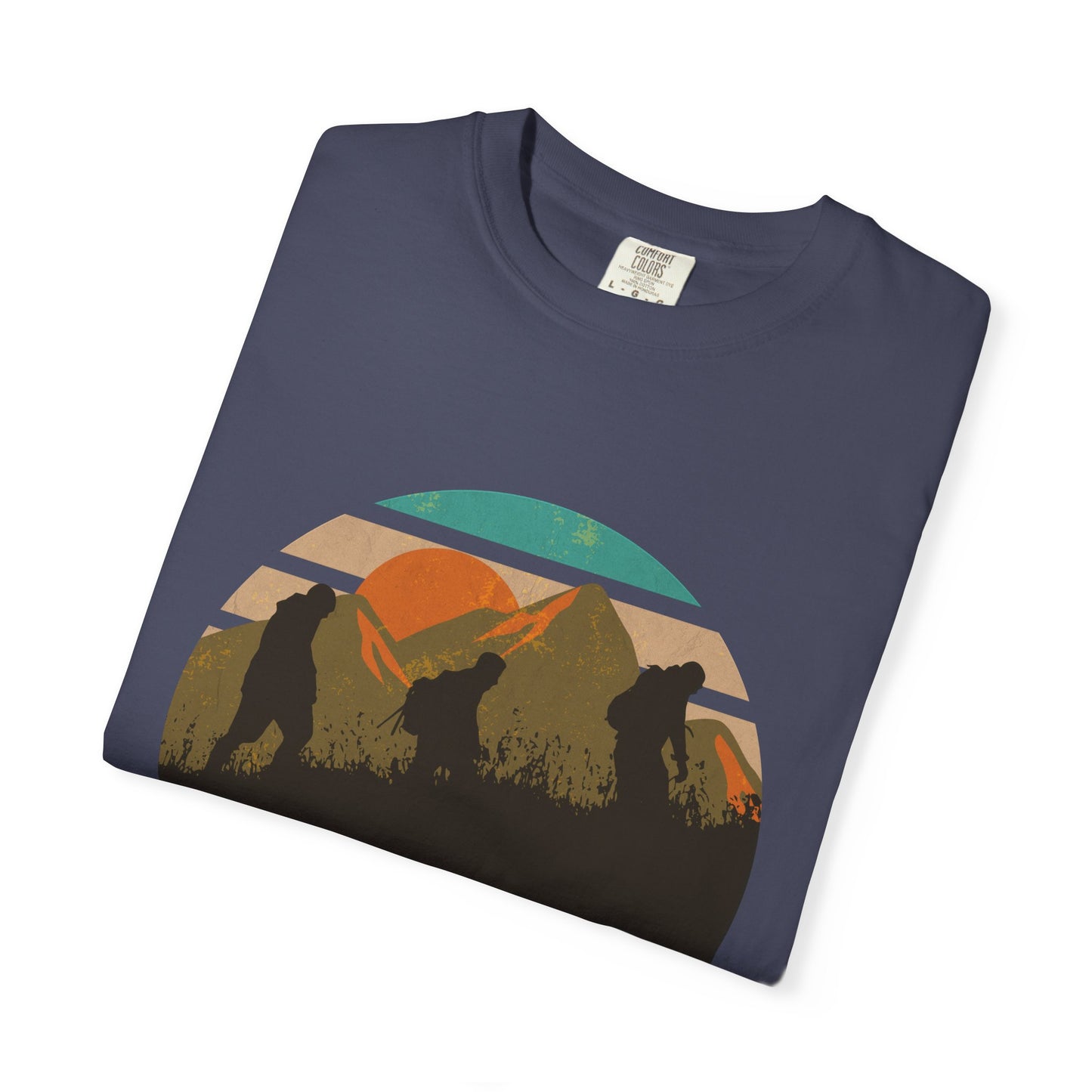 Camiseta unisex teñida con prenda "Llévame a las montañas" 
