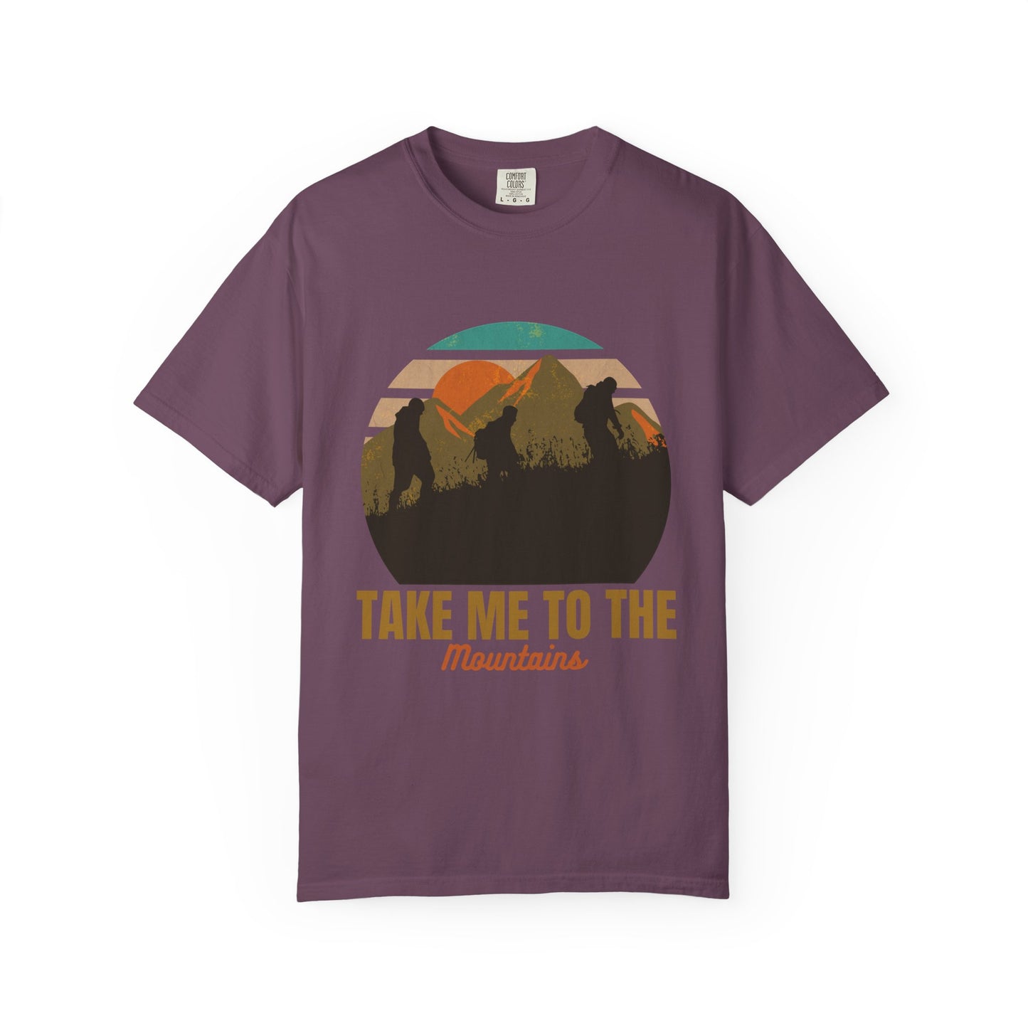 Camiseta unisex teñida con prenda "Llévame a las montañas" 