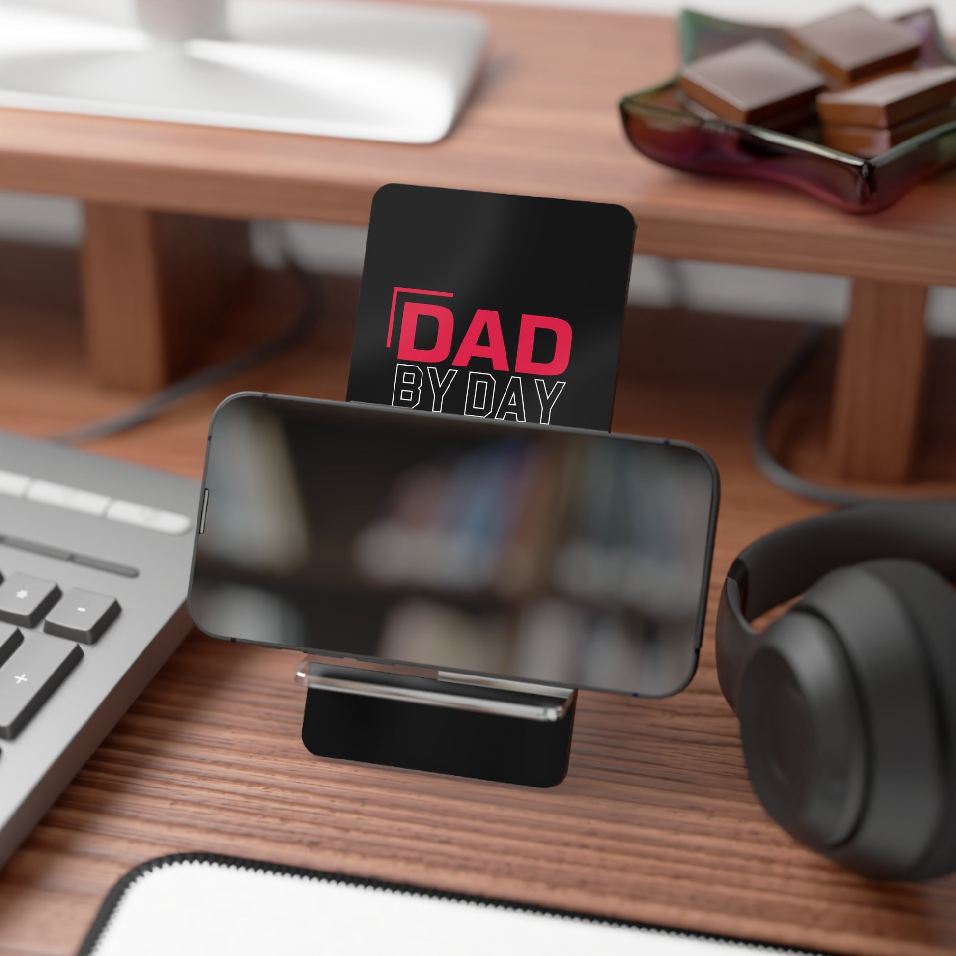 Gamer Dad Smartphone Stand, Perfect Gift for Dads