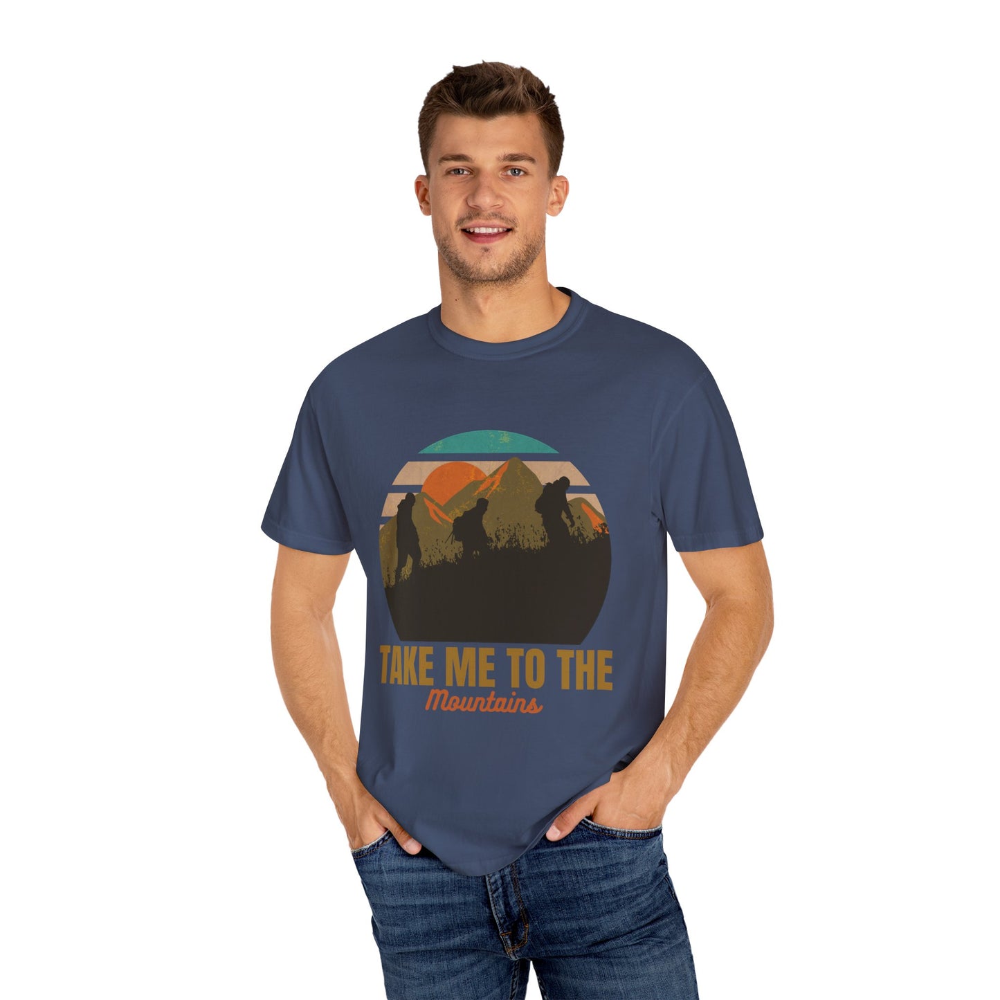 Camiseta unisex teñida con prenda "Llévame a las montañas" 