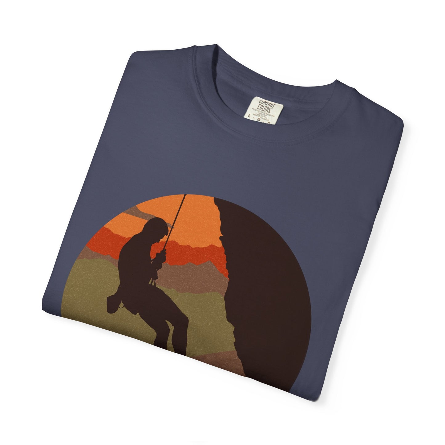 Camiseta unisex teñida con motivo de escalada en roca Dare To Explore