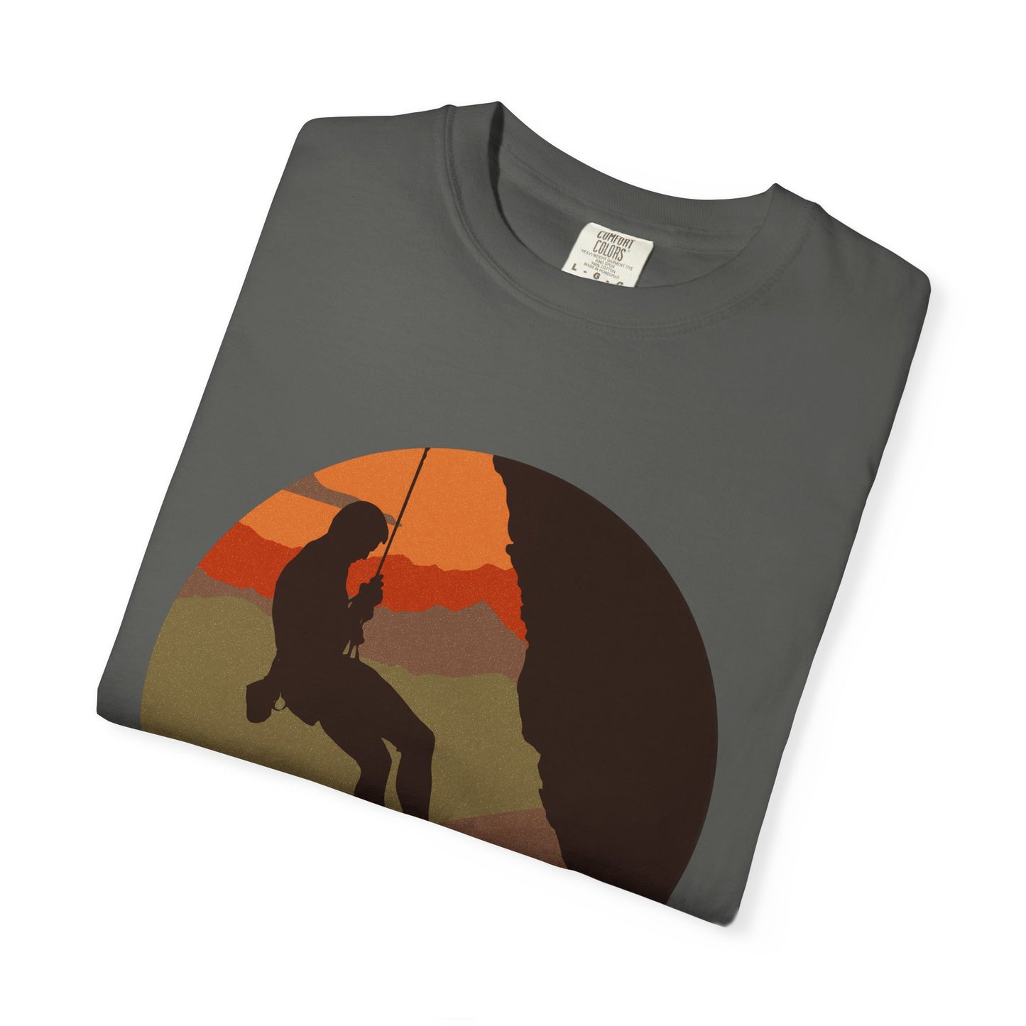 Camiseta unisex teñida con motivo de escalada en roca Dare To Explore