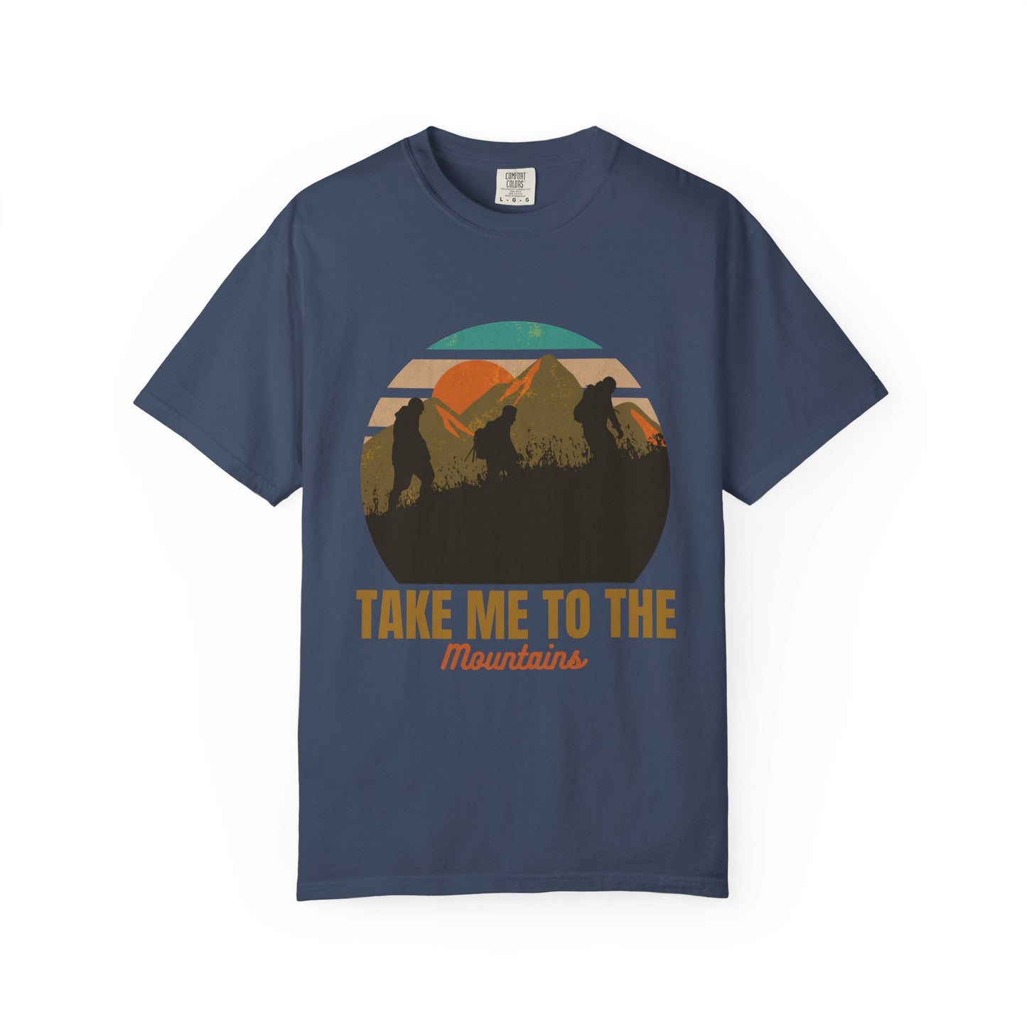 Camiseta unisex teñida con prenda "Llévame a las montañas" 