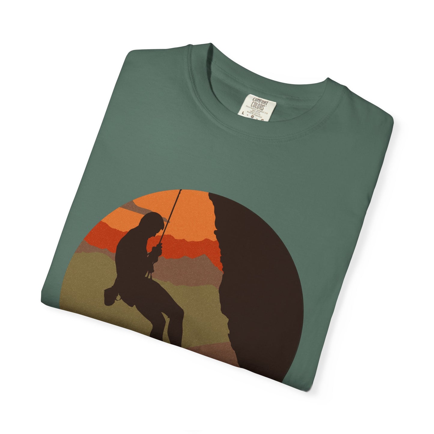 Camiseta unisex teñida con motivo de escalada en roca Dare To Explore