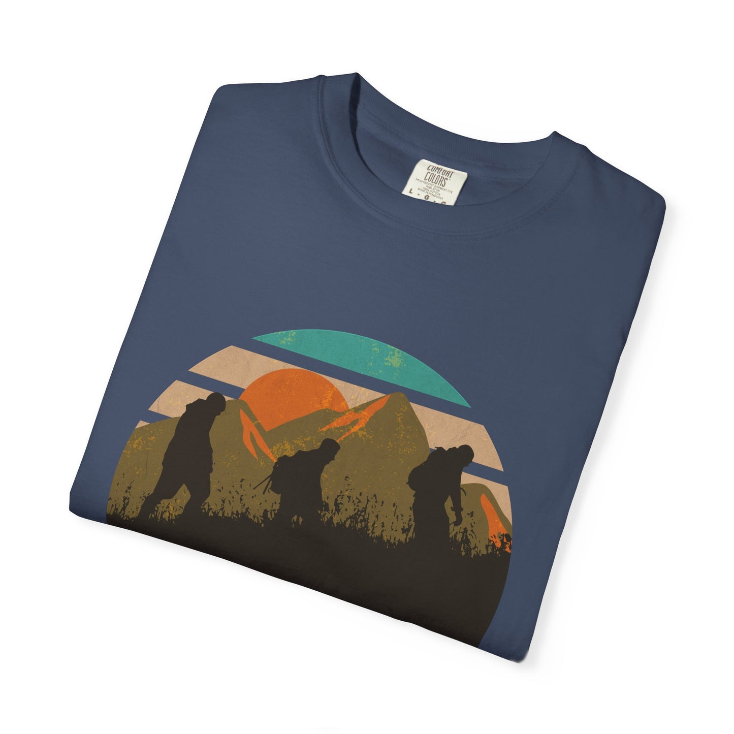 Camiseta unisex teñida con prenda "Llévame a las montañas" 