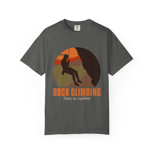 Camiseta unisex teñida con motivo de escalada en roca Dare To Explore