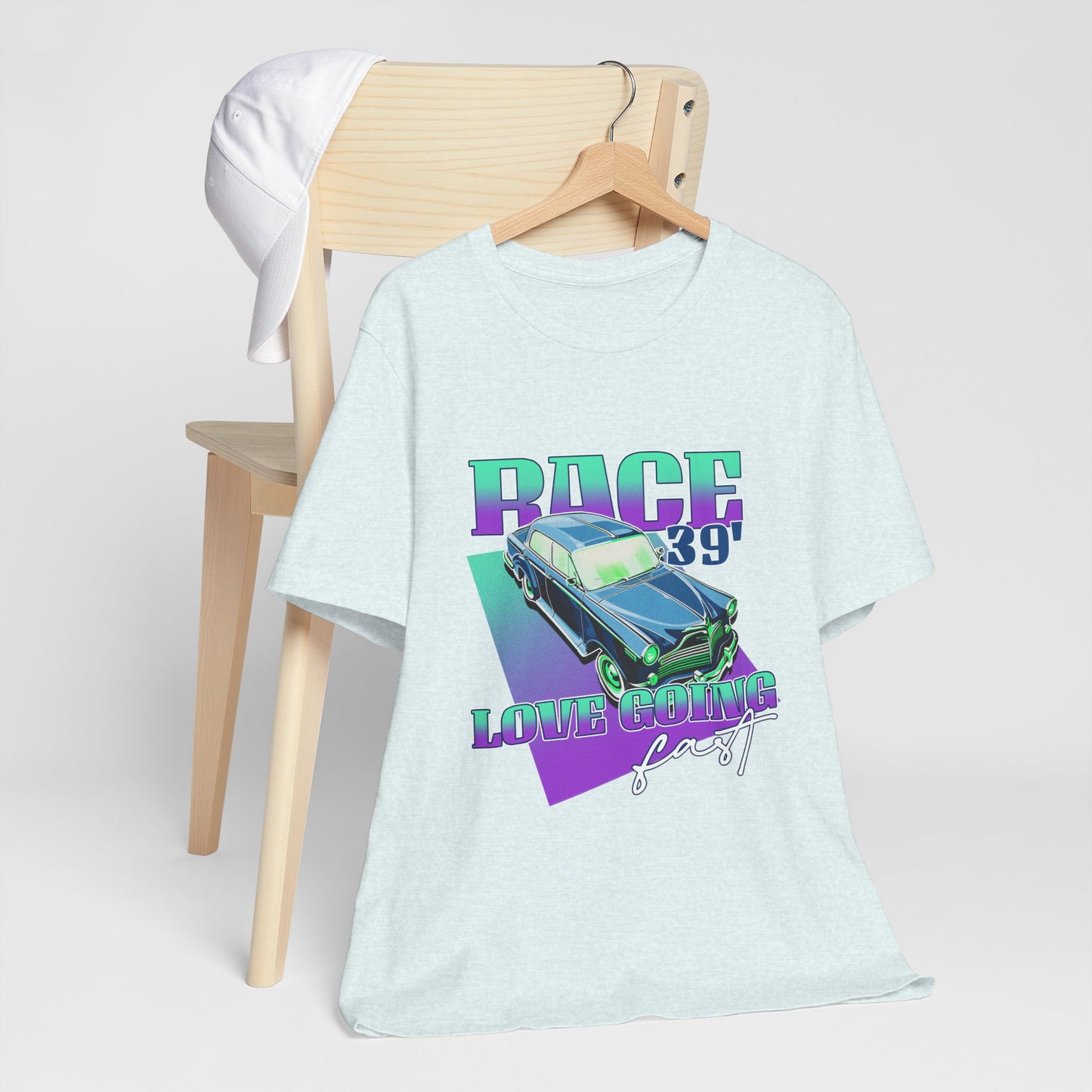 Camiseta unisex de manga corta con la frase Love Going Fast